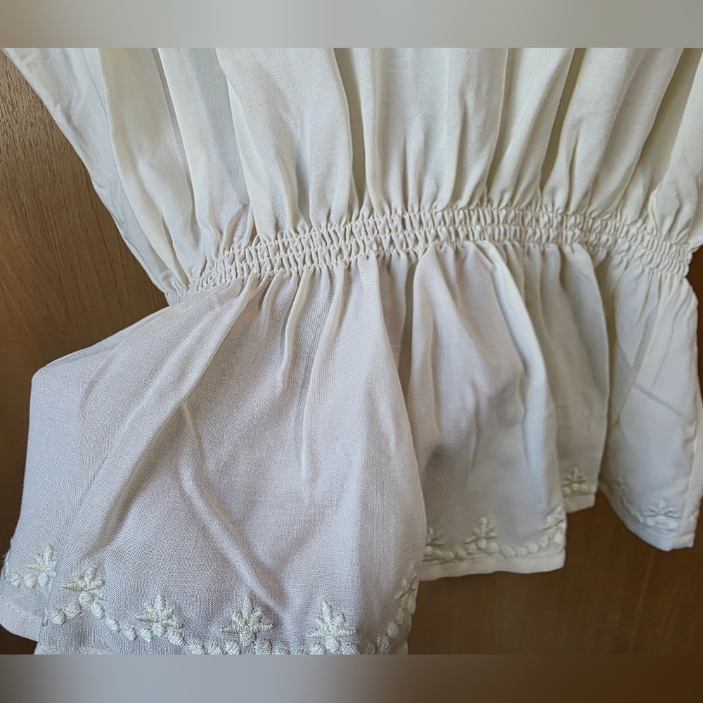 Democracy Cream Crochet Peasant Blouse – Size M - Picture 11 of 16